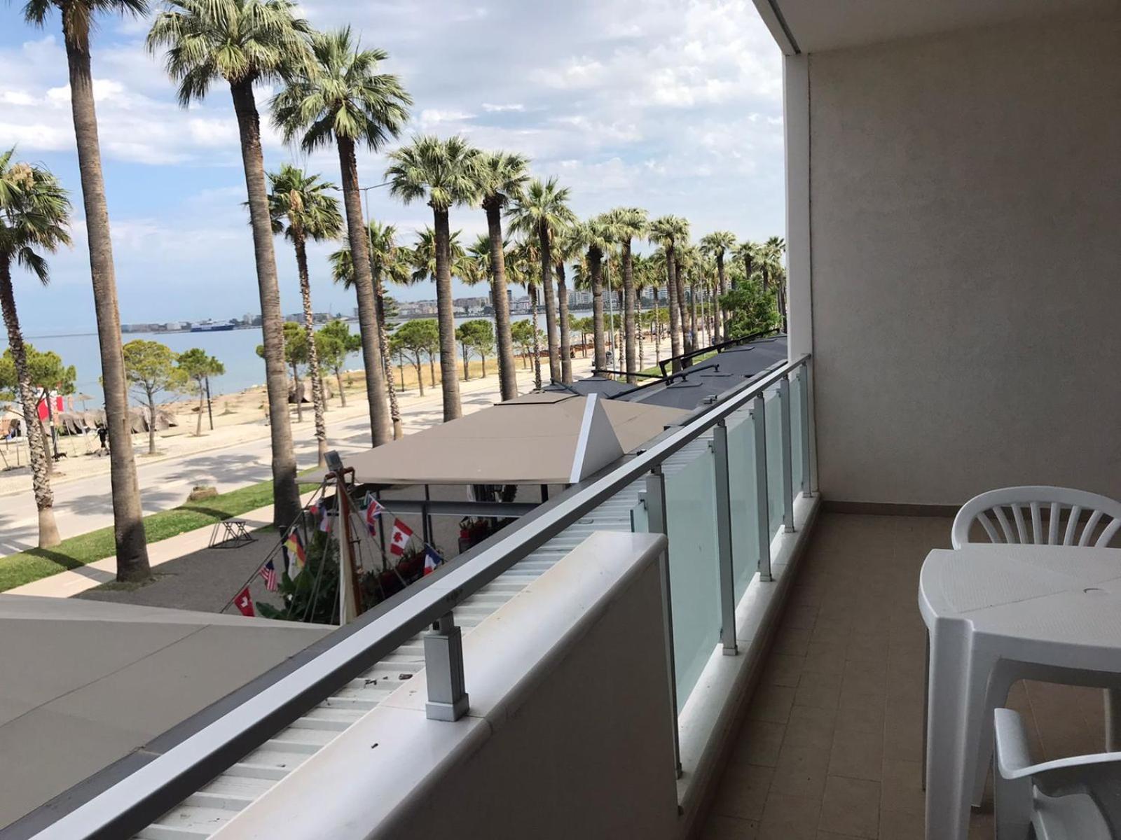 Apartment Sea Front House *